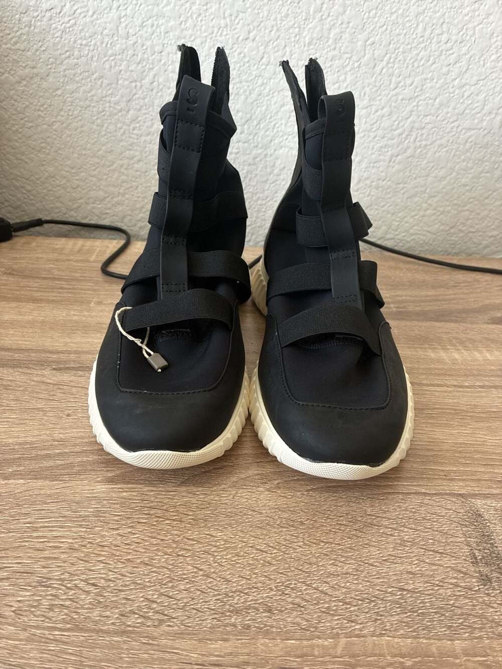 Smeet Italy Women's Black High-Top Zipper Sneakers with Elastic Straps